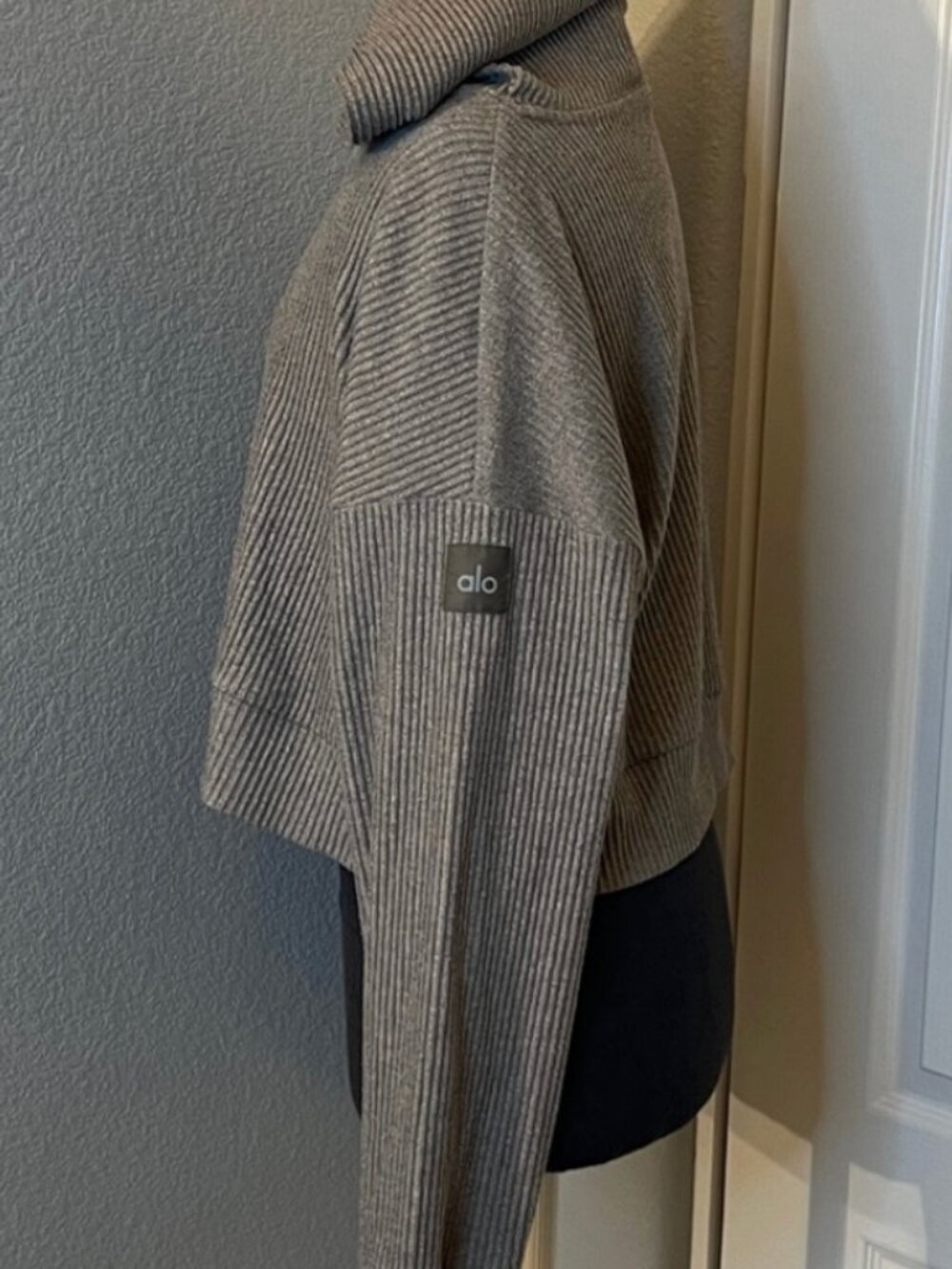 ALO Yoga Muse Rib-Knit Hoodie in Olive Tree Size Medium - Picture 3 of 16